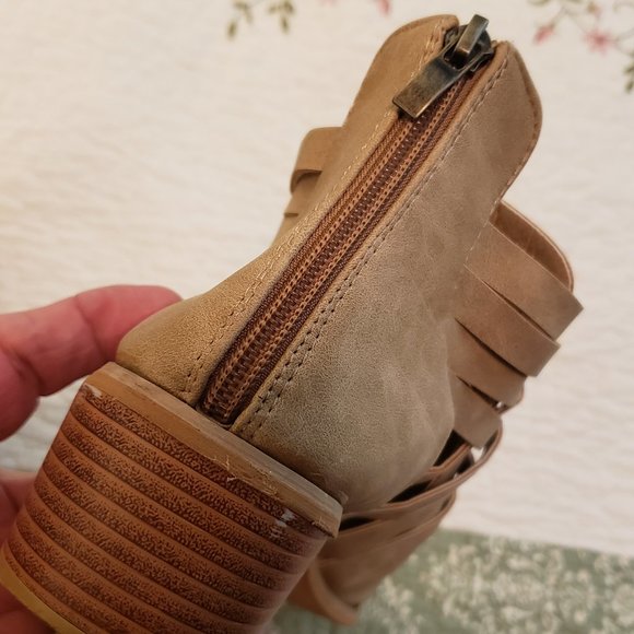 WOMAN'S SIZE 10 FAUX BRUSHED TAN LEATHER SHOES  w WOVEN STRAPES - UNBRANDED - Picture 5 of 10